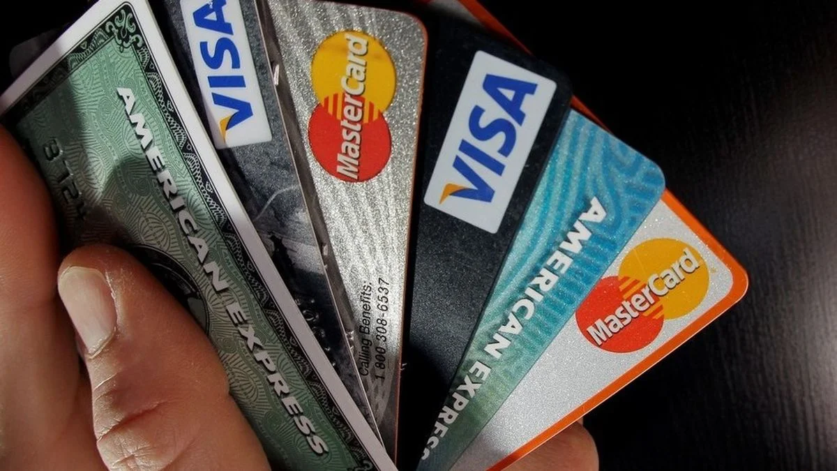 La Justicia frenó a los bancos: no podrán ejecutar deudas de tarjetas por vía rápida
