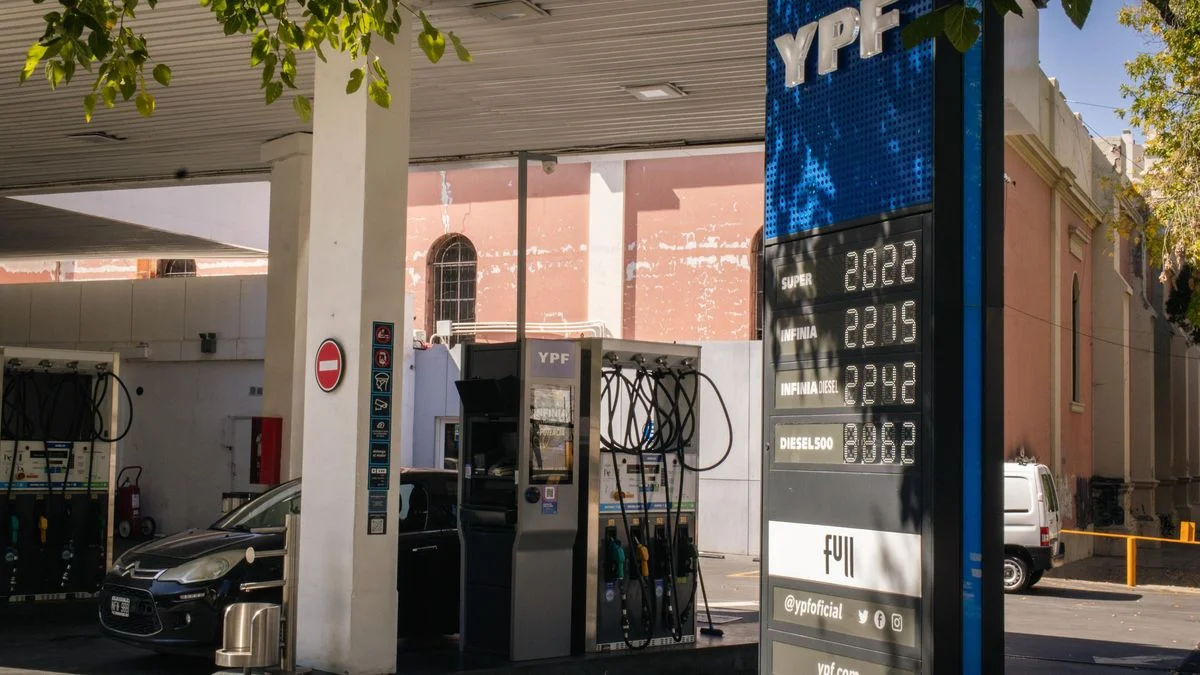 YPF aumentó el precio de los combustibles, que estaba frenado para pisar la inflación