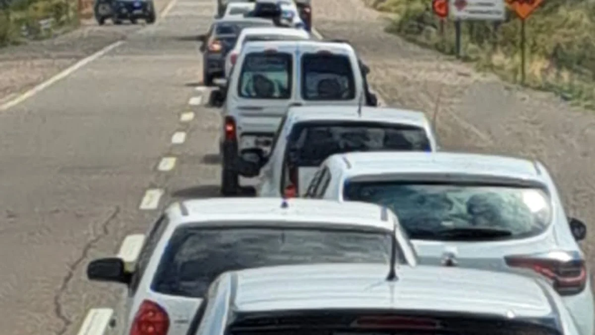 Un camión y un auto chocaron en la ruta nacional 7 y hay varios heridos