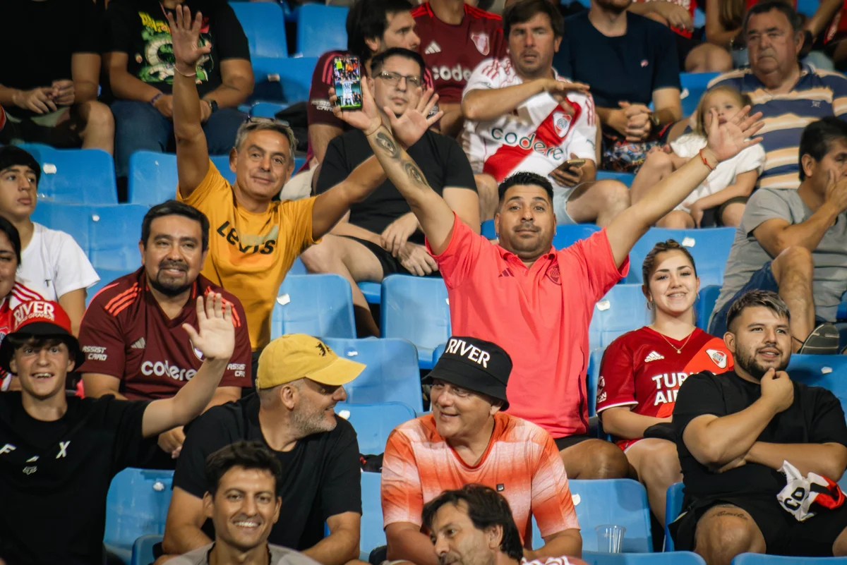 River - Hinchada - Malvinas Argentinas (6).jpg