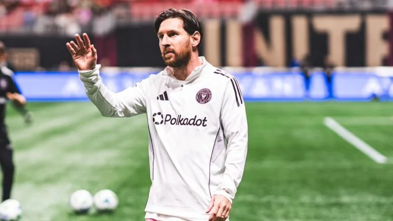 Lionel Messi volvi&oacute; al verde c&eacute;sped tras la lesi&oacute;n.