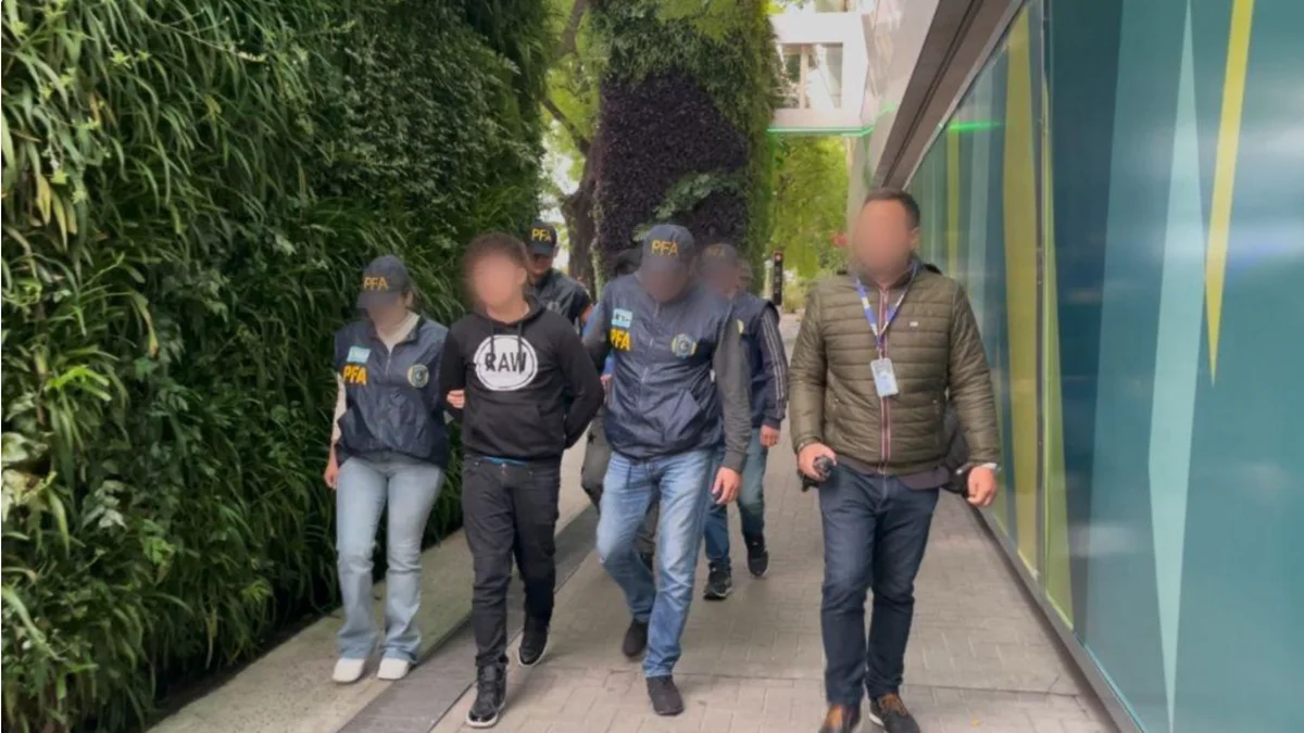Deportan a dos chilenos que ingresaron ilegalmente a Argentina y eran buscados por delitos internacionales