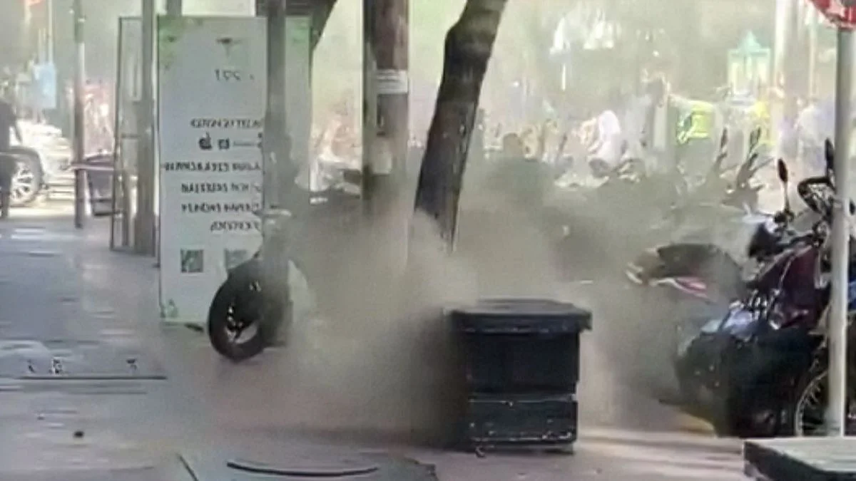 Un principio de incendio en transformador subterráneo generó temor en pleno centro
