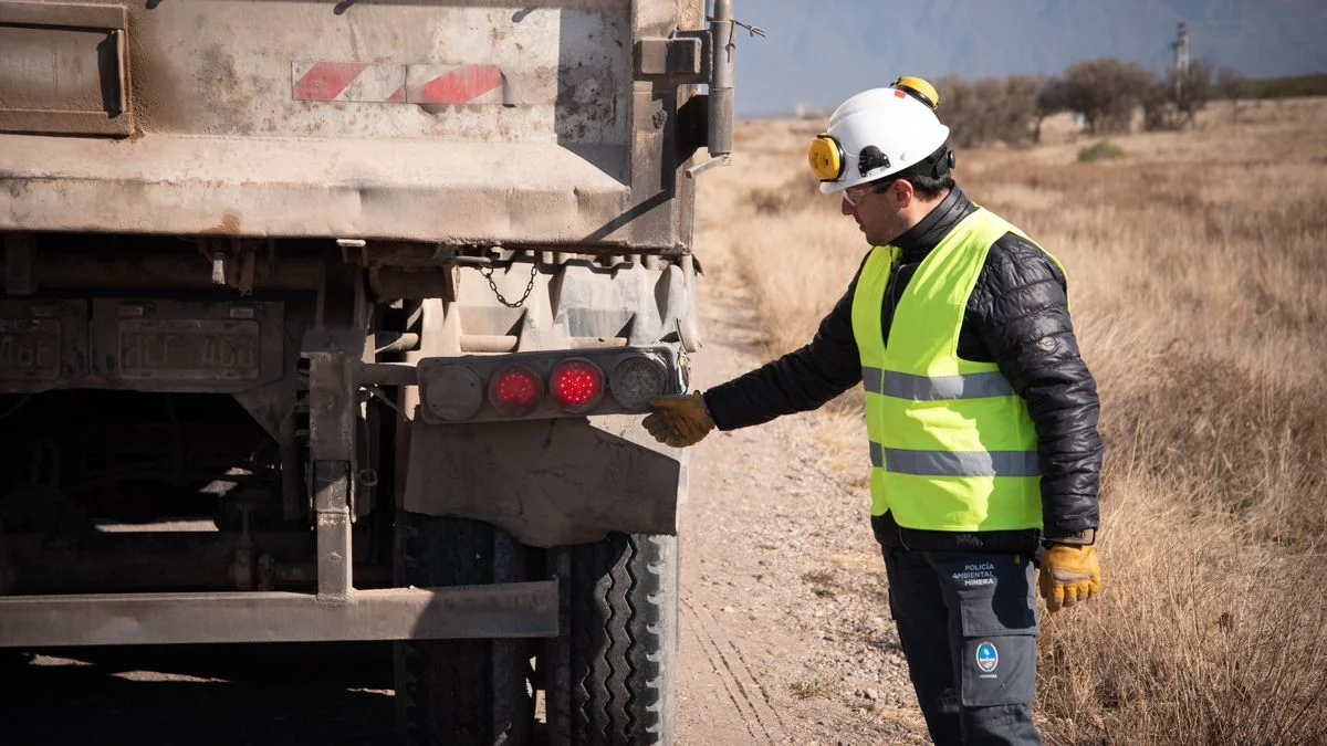 El Gobierno retoma la propaganda de controles mineros tras una semana negra para la agenda ambiental