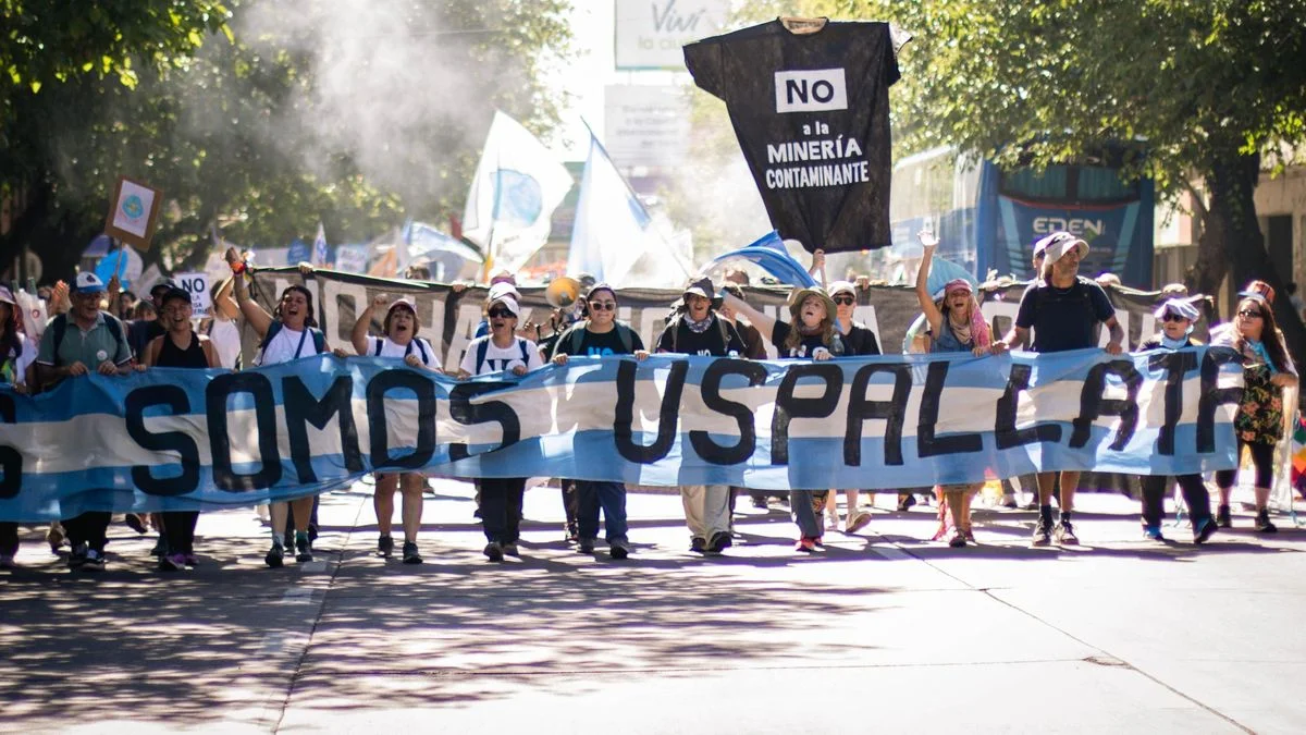 Caravanazo del agua en fotos: crónica visual de la lucha contra la megaminería en las calles de Mendoza