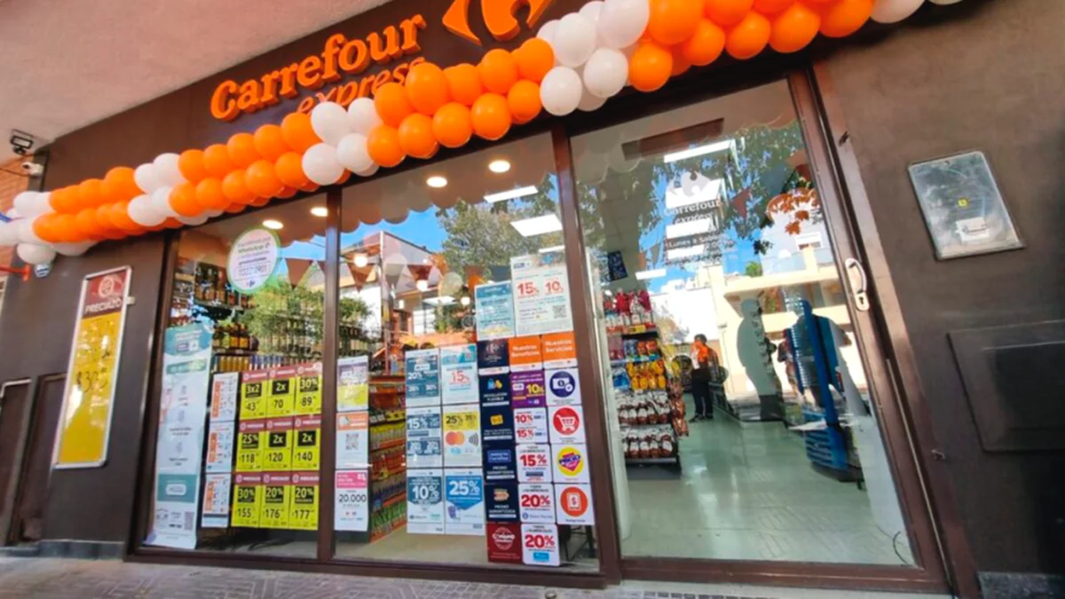 Los cinco gigantes que pujan por quedarse con Carrefour: se define antes de fin de año