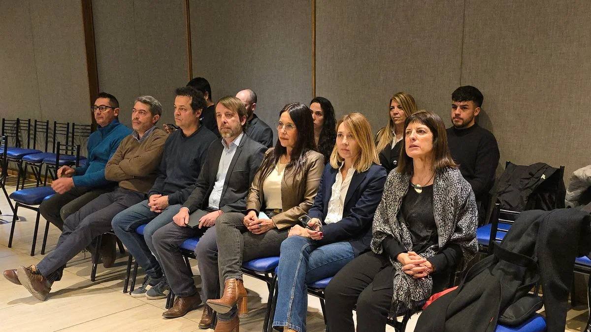Gabriela Ábalos expuso en la Legislatura sobre autonomía municipal