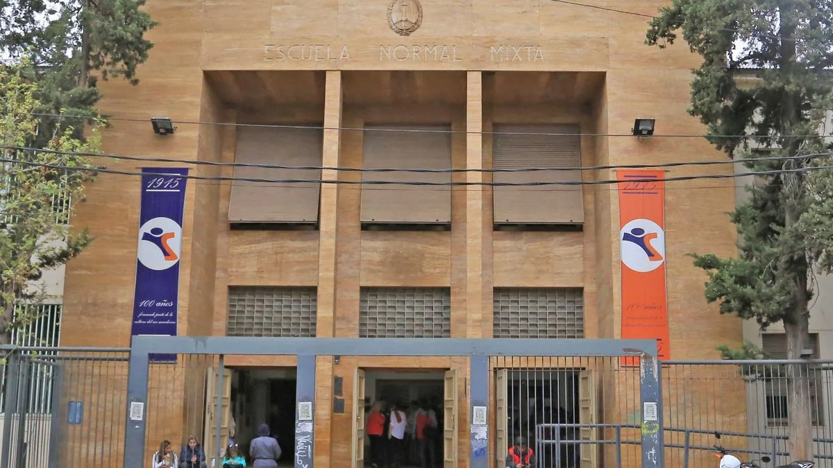Proponen un proyecto de estacionamiento "liberado" para docentes en la zona céntrica de San Rafael