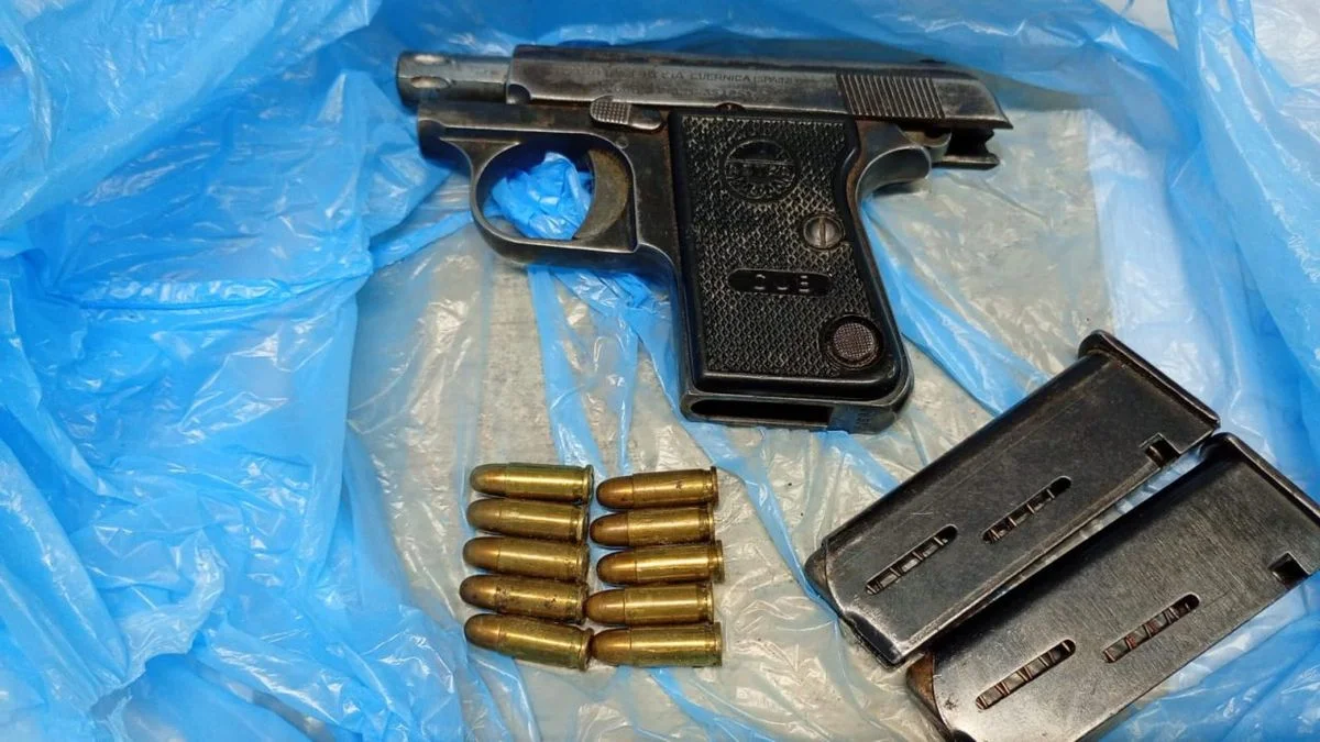 Un hombre amenazó de muerte a su pareja con un arma y terminó detenido