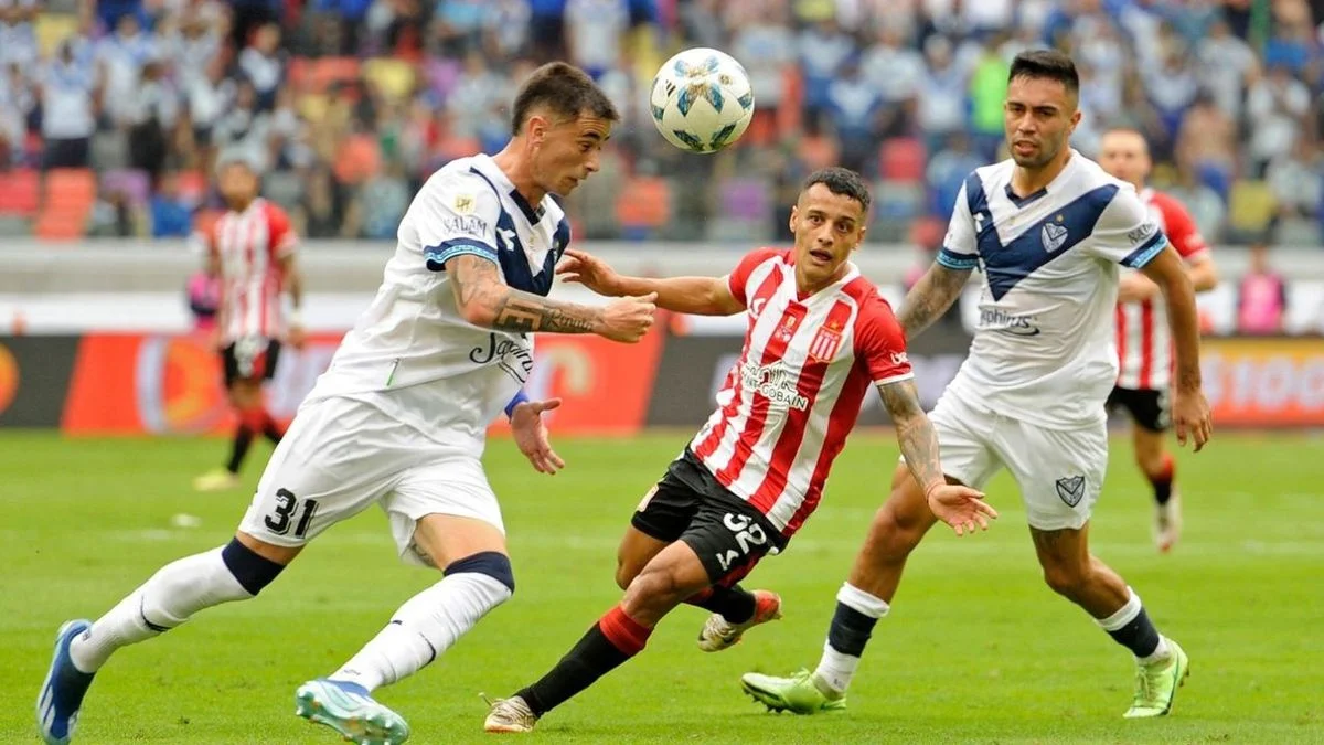 Estudiantes de La Plata y Vélez disputan la Supercopa Internacional