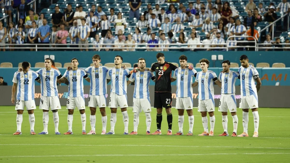 Sorpresa en la Selección argentina: el insólito motivo que dejó a tres figuras sin poder jugar ante Angola