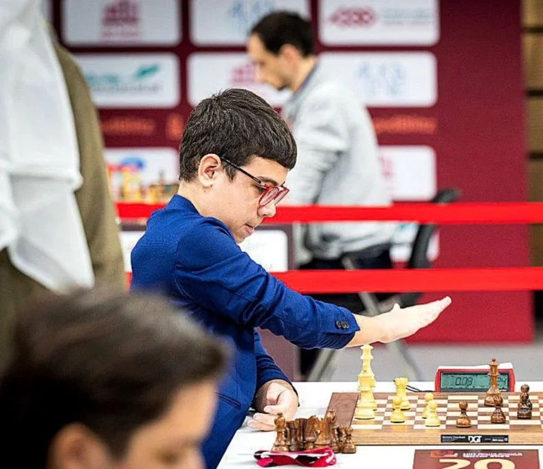 Faustino Oro tuvo un gran inicio en el Mundial de Blitz de ajedrez.