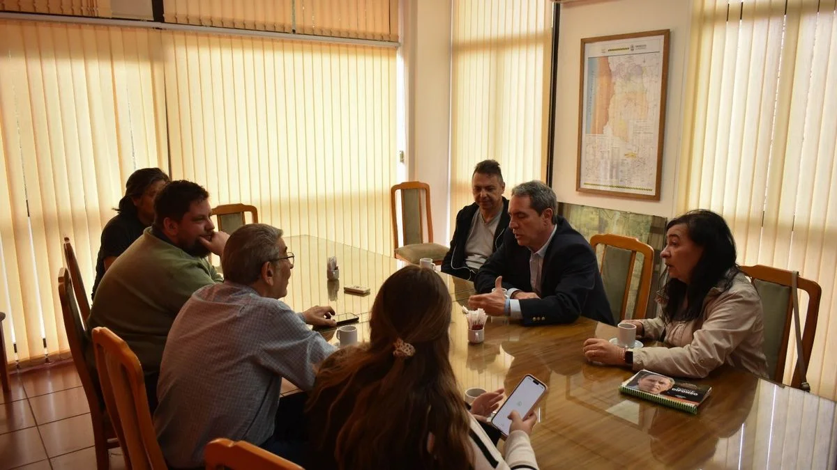 El intendente de Rivadavia se abrazó con Provincias Unidas, hubo foto y ahora desmiente acuerdo