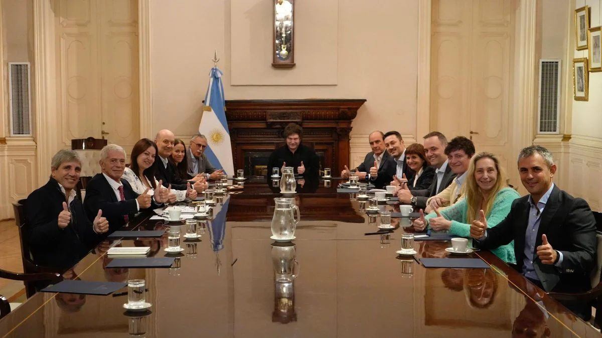 En la previa a la sesión por Ficha Limpia, Javier Milei reunió a todo su Gabinete