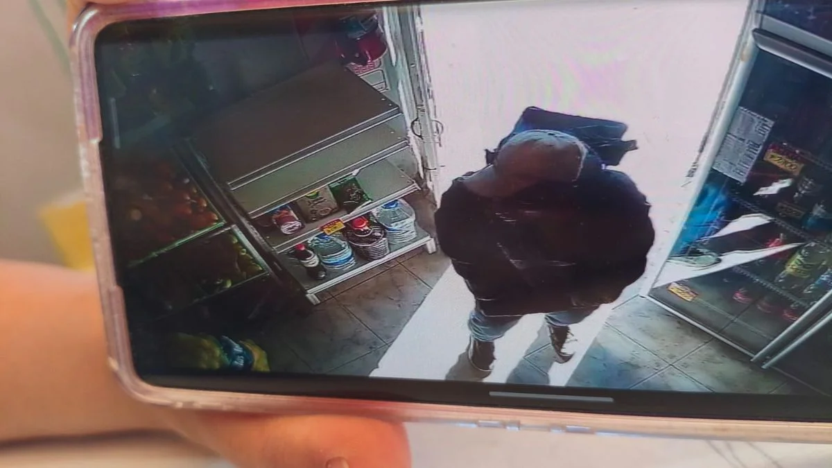 Robó un local comercial en Maipú, huyó, pero las cámaras lo captaron