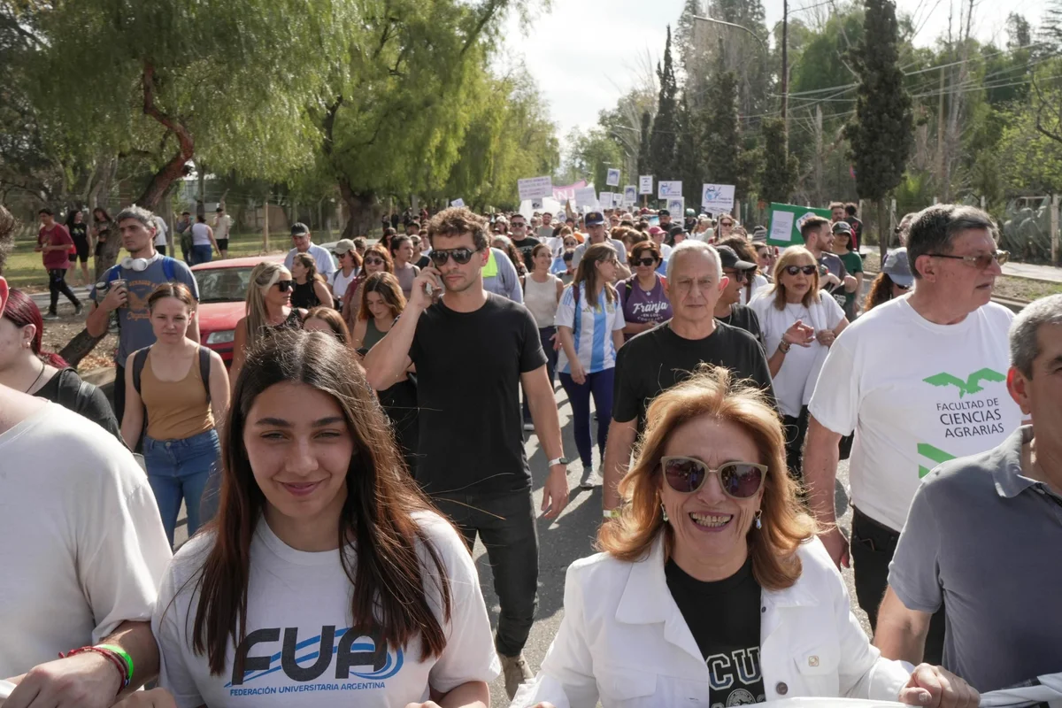 Marcha Universitario - Universidad Pública - Estudiantes - Universitarios (15)