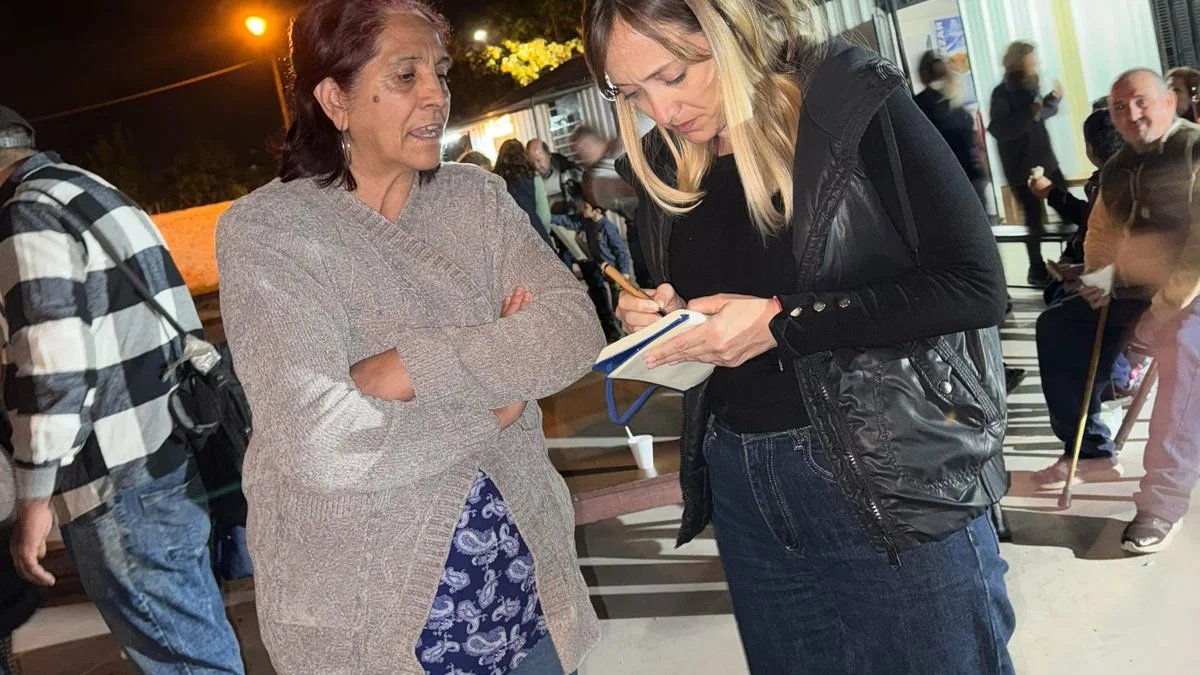 Anabel Fernández Sagasti caminó por Las Heras a la espera de definiciones en el PJ