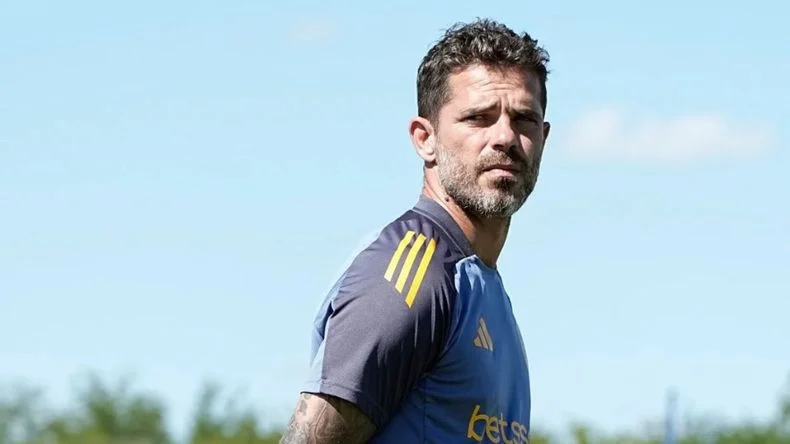 Fernando Gago podría perder un titular ante River.