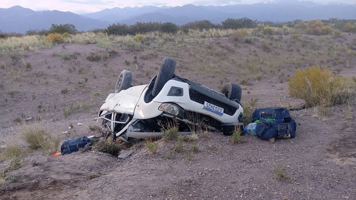 Murió un turista brasileño tras volcar con su camioneta en Ruta 40 en San Carlos