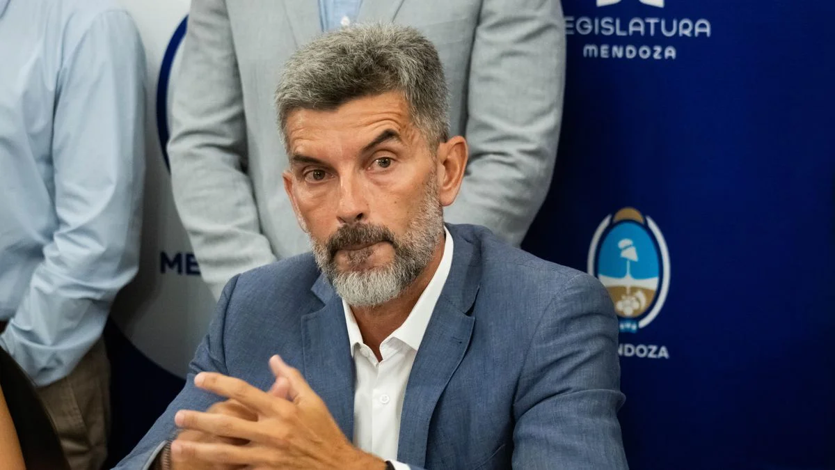 Ulpiano Suárez abrió sesiones: seguridad, plan hídrico propio y distancia de Javier Milei