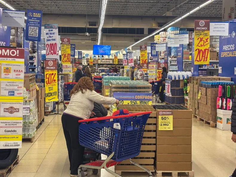 Crece el pago de alimentos con tarjeta: ya representa el 46% en supermercados