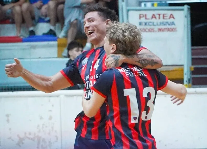 Talleres y Alemán son semifinalistas del Clausura de fútbol de salón.