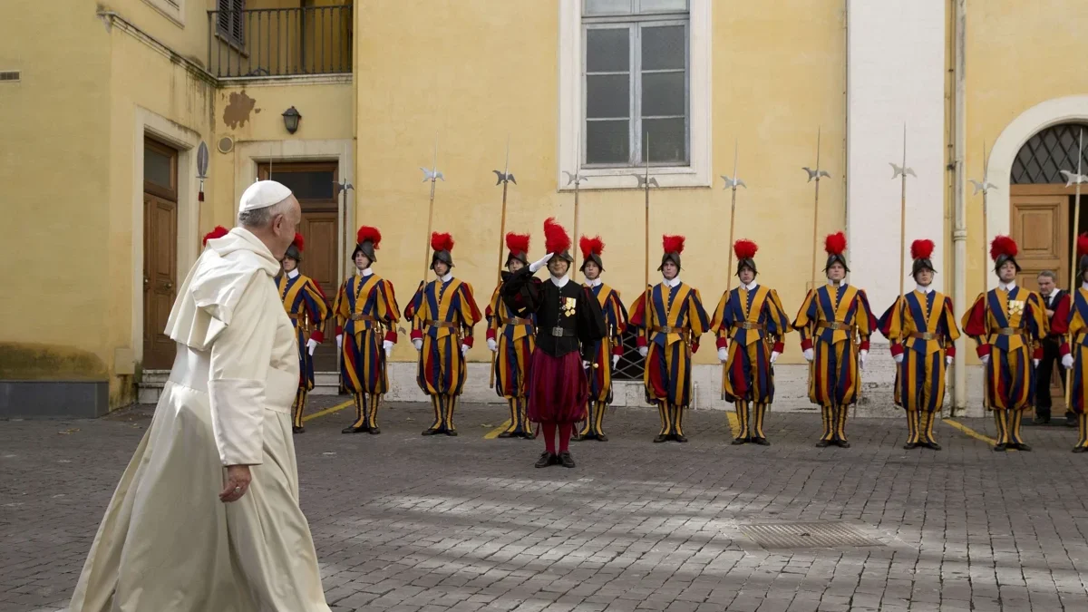 La Guardia Suiza ensaya el funeral del Papa Francisco