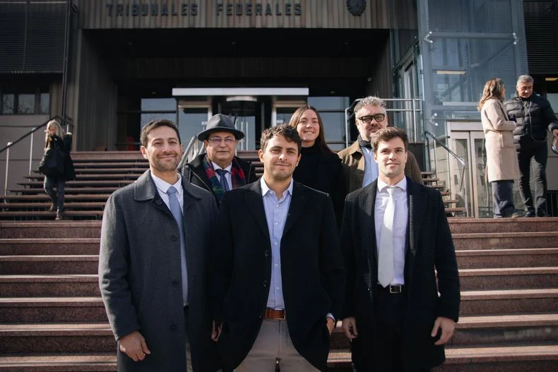El equipo del estudio jurídico que realizó la presentación 