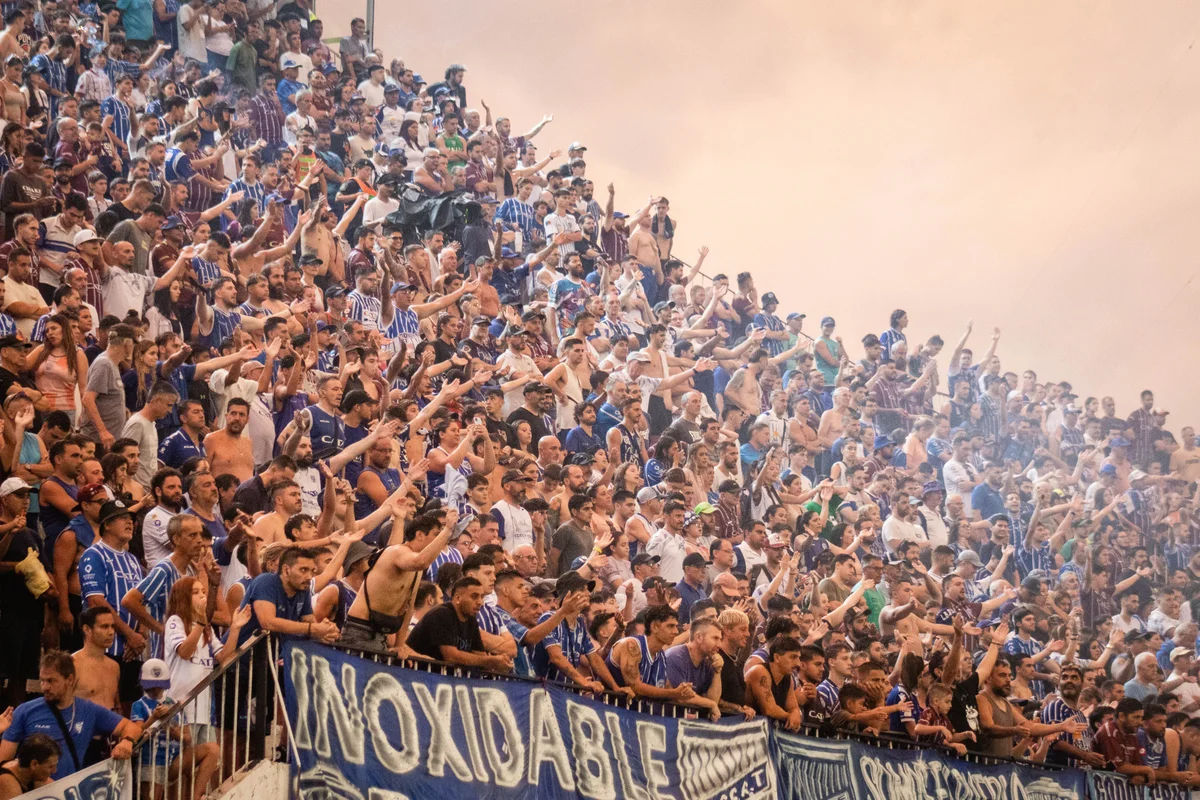 Hinchada Godoy Cruz - Tomba (27).jpg