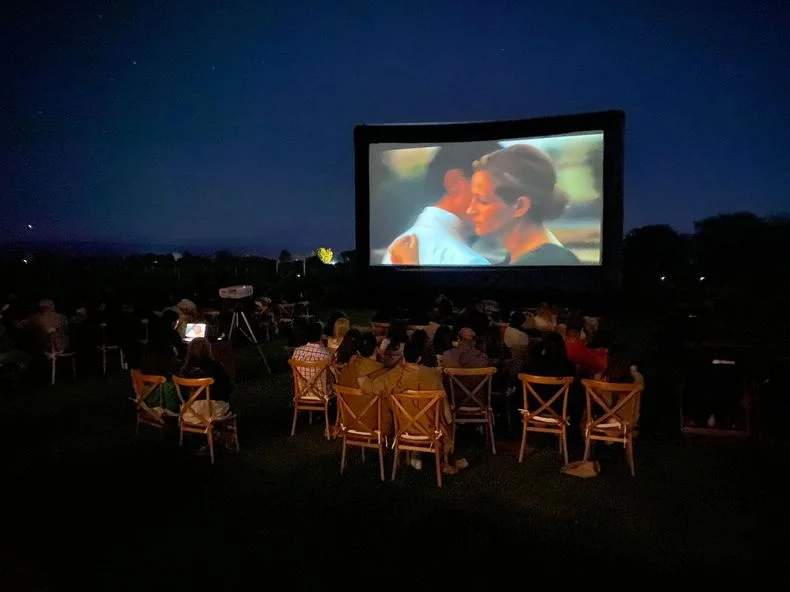 Así se ven las películas proyectadas en las gigantes pantallas inflables