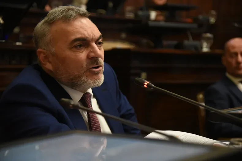 Félix González, senador del PJ, justificó la idea de impulsar el jury contra Marinelli. 