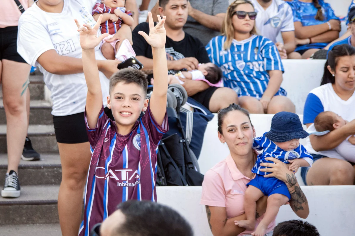 Hinchada Godoy Cruz - Tomba (5).jpg