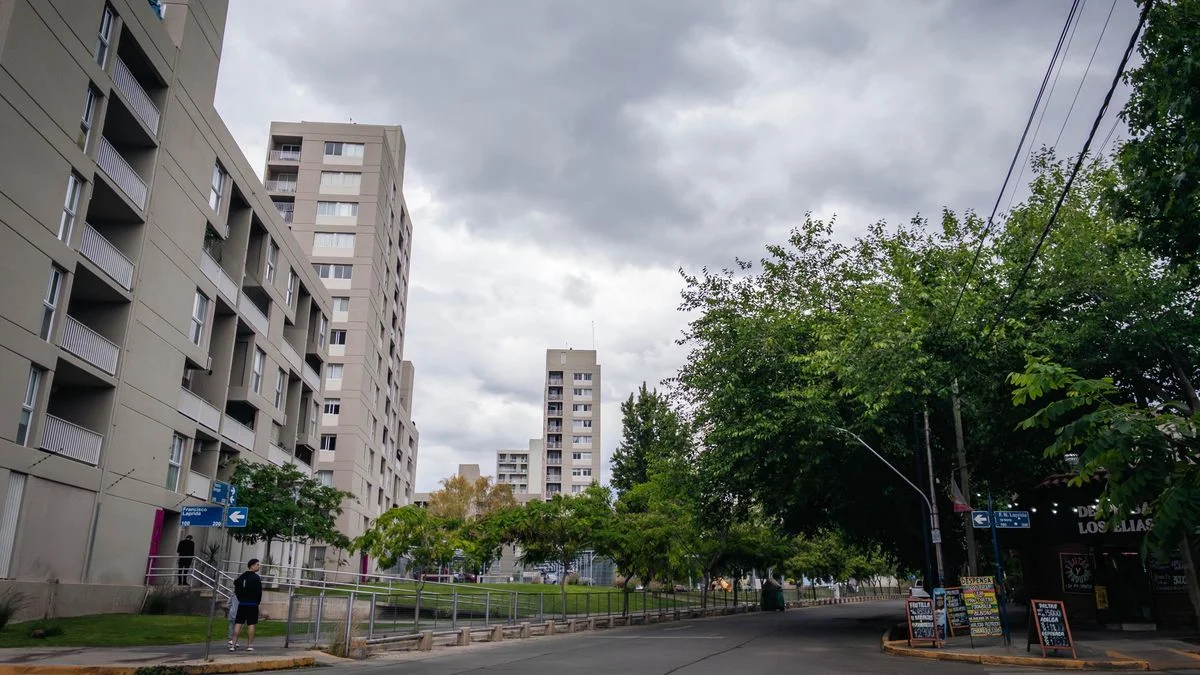 Alerta meteorológica en Mendoza: ráfagas de 70 km/h, tormentas y los departamentos que esperan granizo