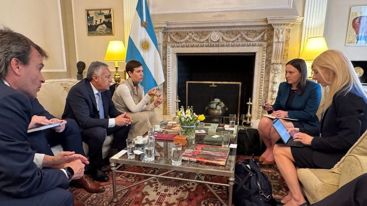 Cornejo busca plata para financiar las rutas y provisión de energía que exigen las mineras para invertir