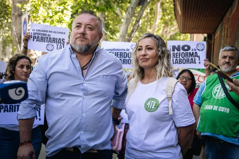 Roberto Macho, titular de ATE, no se sentar&aacute; de nuevo a paritar porque el Gobierno ya decidi&oacute; dar el aumento por decreto.