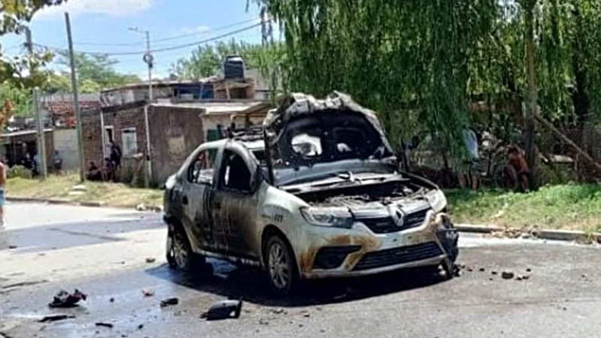 VIDEO: Un muerto y patrulleros incendiados tras un enfrentamiento entre bandas que desató pánico en Cañuelas
