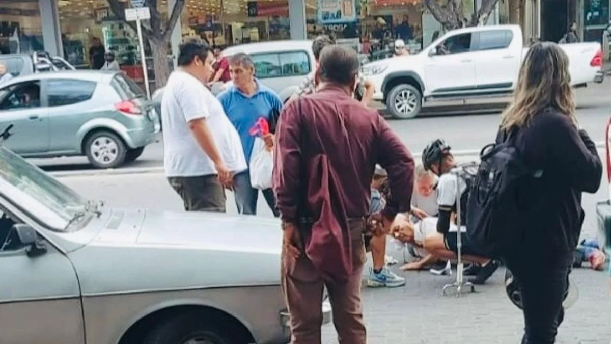 San Rafael: adulto mayor con trípode fue atropellado por una camioneta en pleno centro