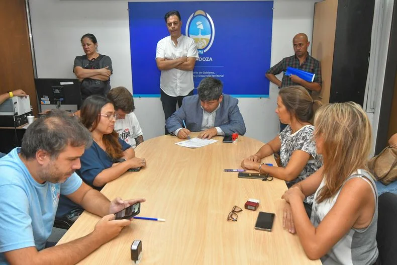 ATE y UPCN recibieron la propuesta salarial del Gobierno provincial pero la rechazaron. Foto: Prensa Gobierno de Mendoza. 