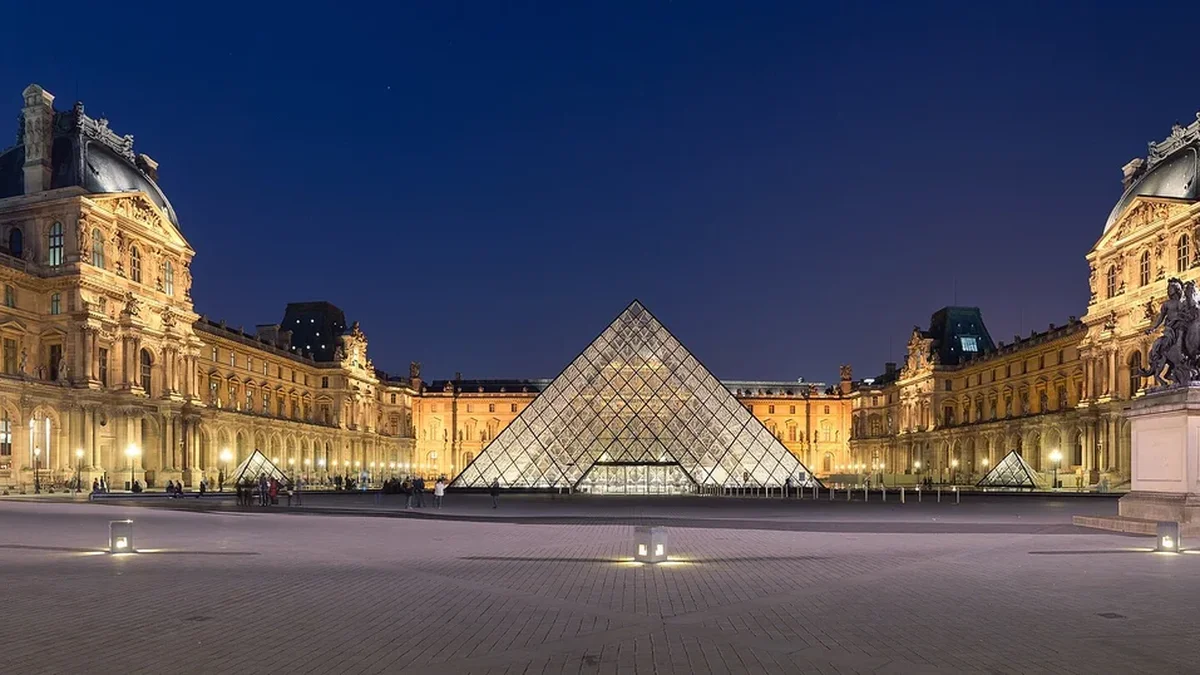 La humillación al Museo del Louvre: el tesoro histórico, una grúa y el dato de 7 minutos que nadie cree