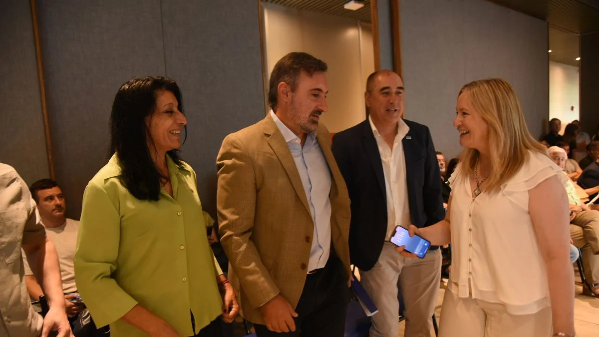 Con las ventas deprimidas, el comercio auspició la precarización laboral en un acto de Hebe Casado