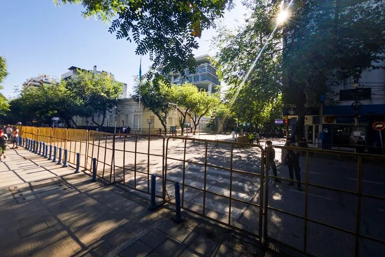 Desvios de transito y colectivos por debate en la Legislatura 