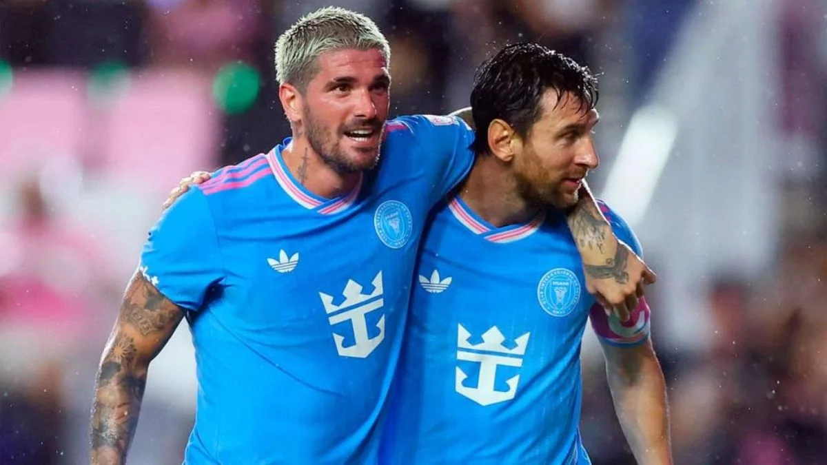 La revelación sobre el estricto régimen de De Paul y Messi a un mes del Mundial: "Le meto inflador al enano"