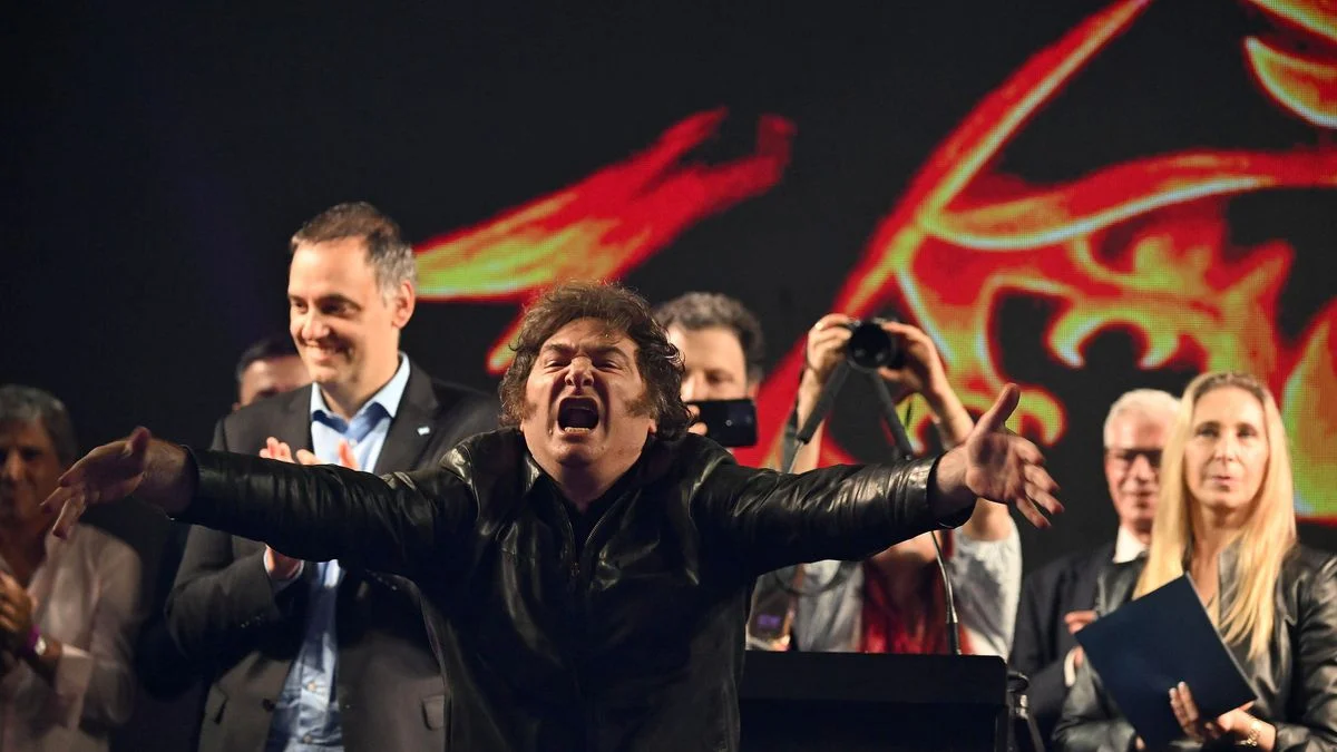 En el acto de Manuel Adorni, Javier Milei le apuntó con todo al PRO