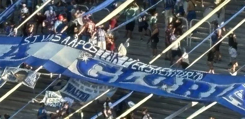 La bandera que colgó la hinchada de Godoy Cruz tras el escándalo por los rumores de las apuestas.
