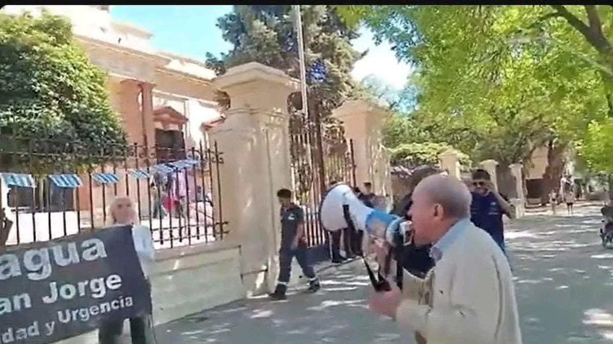 AYSAM en la mira por la contaminación del Pescara y la entrega del manejo del agua a Mekorot