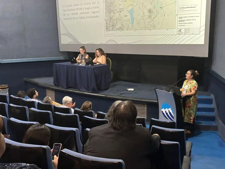 La audiencia p&uacute;blica para ampliar la extracci&oacute;n de litio se hizo en el Centro de Convenciones Thesaurus, de Malarg&uuml;e.&nbsp;