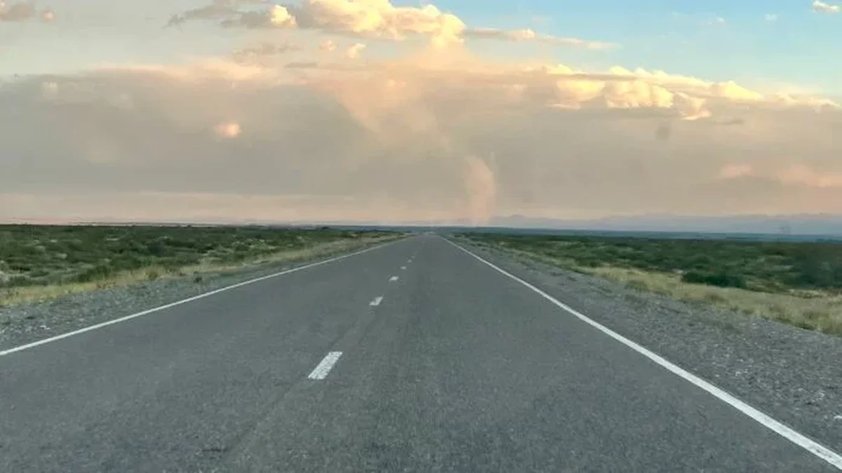 Un incendio en la zona este de Malargüe redujo la visibilidad y alertó a los vecinos