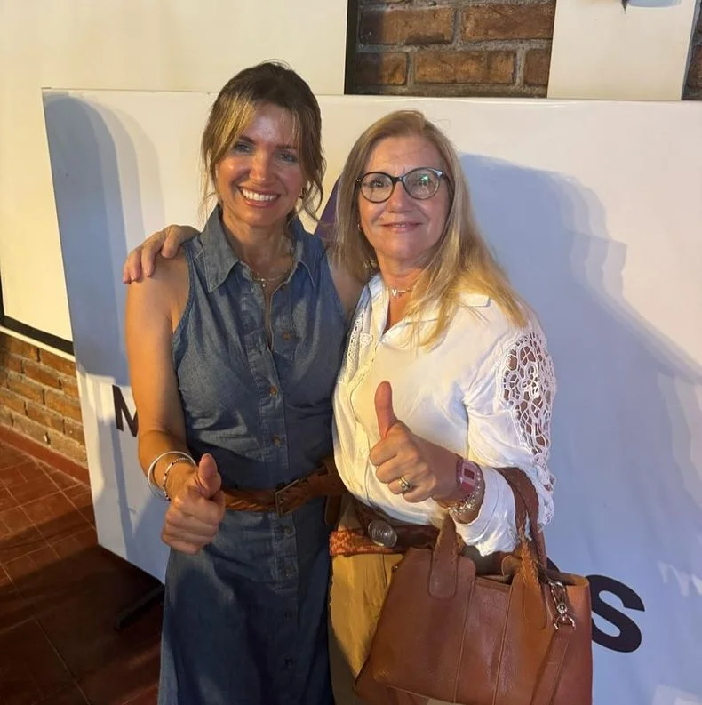 Griselda Petri, hermana del ministro de Defensa, junto a Valeria R&oacute;moli, la mujer de confianza en las oficinas del Ministerio de Defensa.&nbsp;
