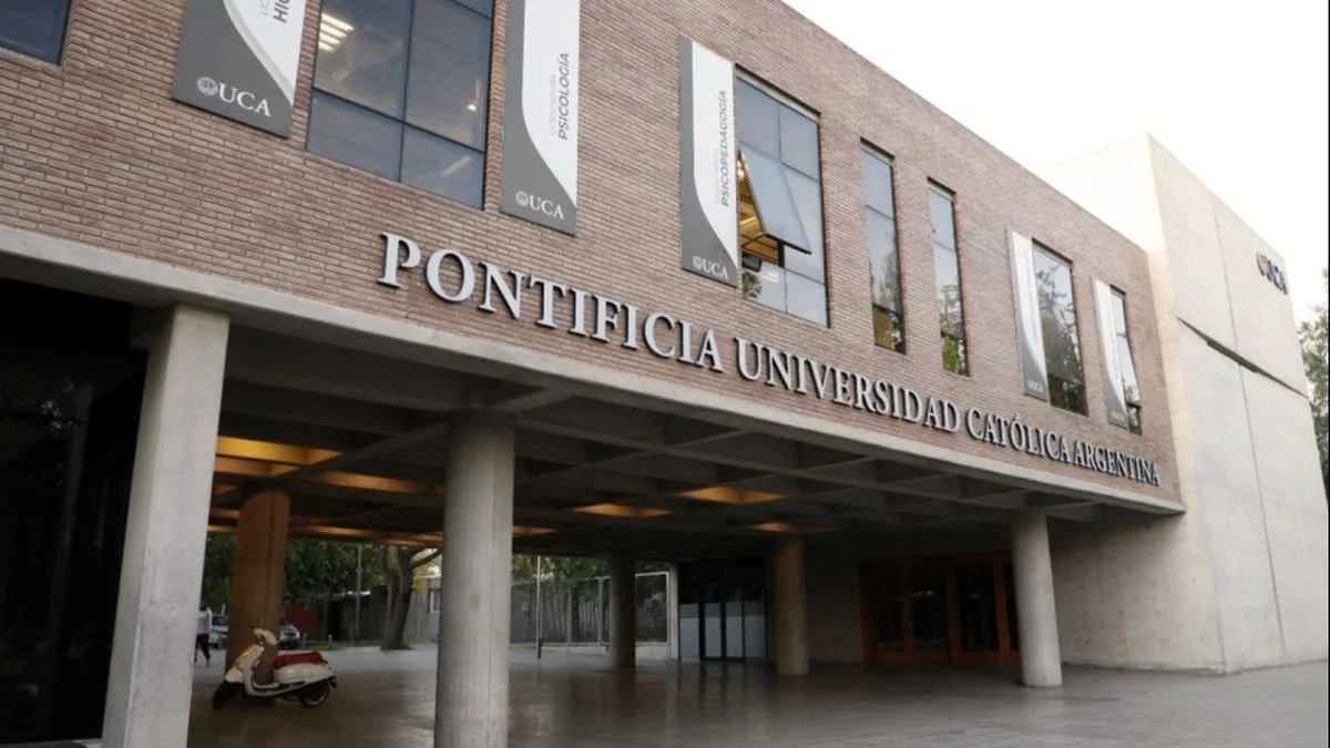 Una amenaza anónima obligó a suspender la actividad en edificios de la Universidad Católica Argentina