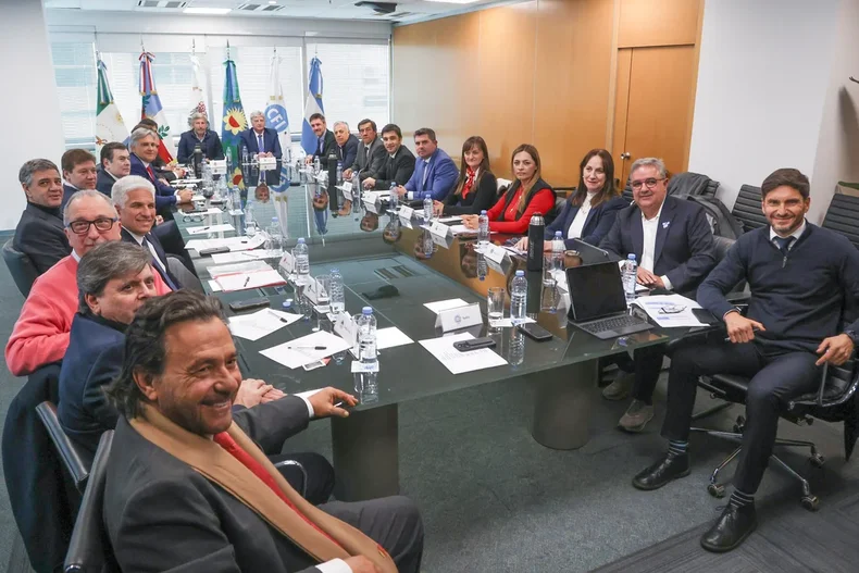 La reuni&oacute;n entre el funcionario de Caputo y los ministros de Hacienda de las Provincia se har&aacute; en la sede porte&ntilde;a del Consejo Federal de Inversiones, en donde d&iacute;as atr&aacute;s se reunieron los gobernadores.